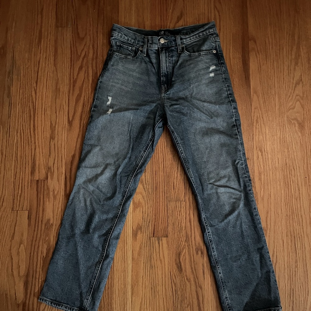Gap size 6 straight leg, high rise slightly distressed jeans
